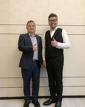 機房監控標王薛東山(左)與商界臥龍周導(右)合照